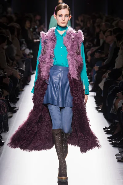 Look 32